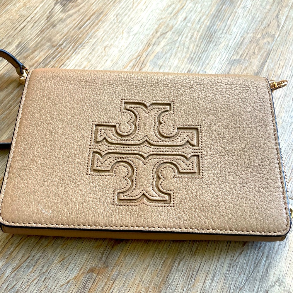 Tory Burch Pebbled Leather Crossbody in Beige/Tan